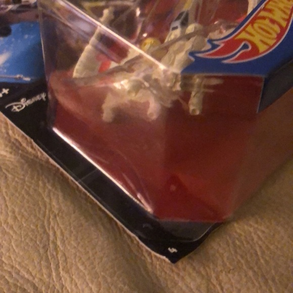 Hot Wheels Star Wars X-Wing Fighter Red 5 - New and Sealed! - Picture 4 of 6